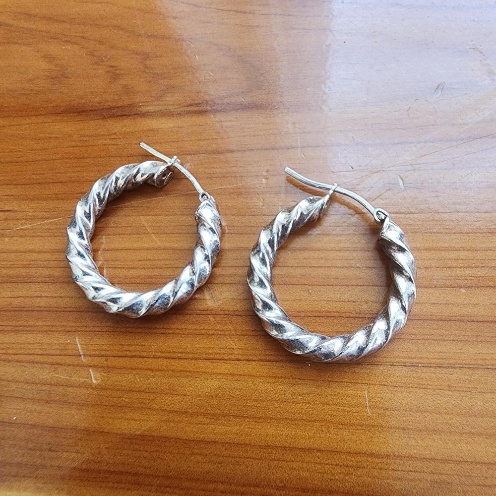 90's Vintage Silver Colored Twisted Rope Design Pierced Hoop Earrings - Picture 5 of 8